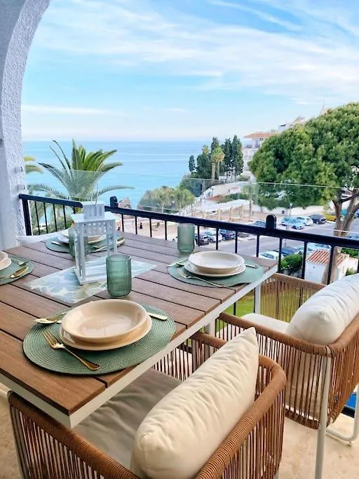 Sea View, Stylish & Modern 2 Suites In The Center location